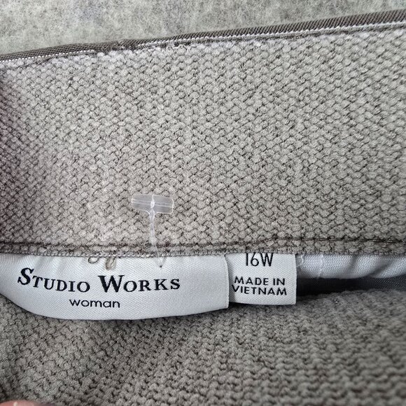Studio Works Womens 16W Taupe Capris With Lace-Up Detail & Button Closure - Picture 4 of 8